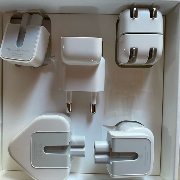 Apple World Traveler Kit - Picture 4 of 5